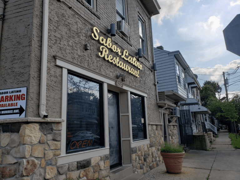 La Casa de Fuego: Sabor Latino