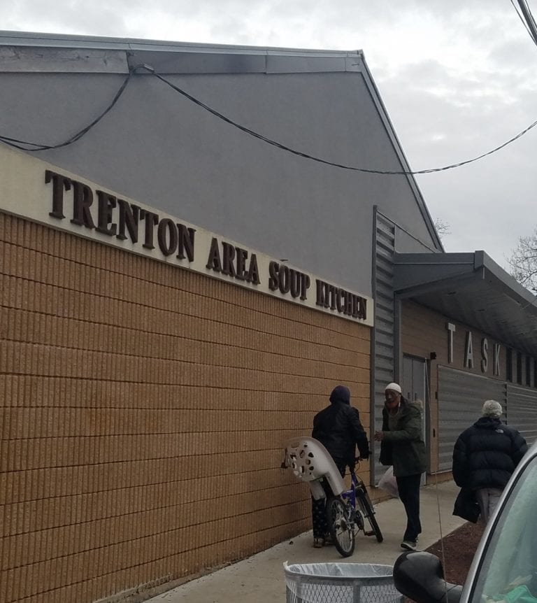 Feeding the Hungry on Thanksgiving Day