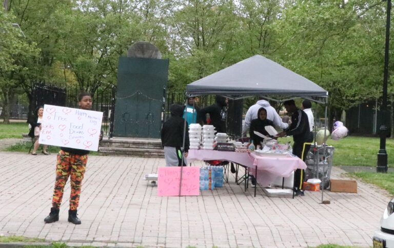 Community Trust Brings Meals to Unity Square Park