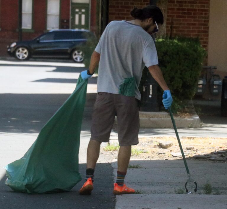 Trenton Puerto Rican Community Teams up With Isles for Perry Street Clean Up