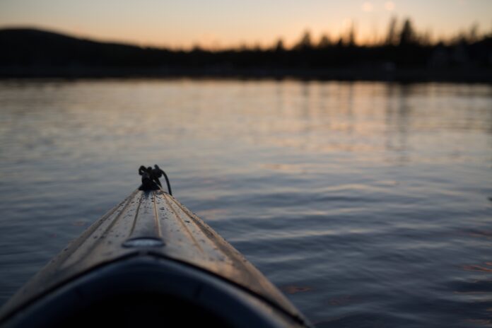5420788-water-lake-boat-sunset-sunrise-river-canoe-kayak-nature-summer-dusk-calm-droplet-kyaking-free-stock-photos